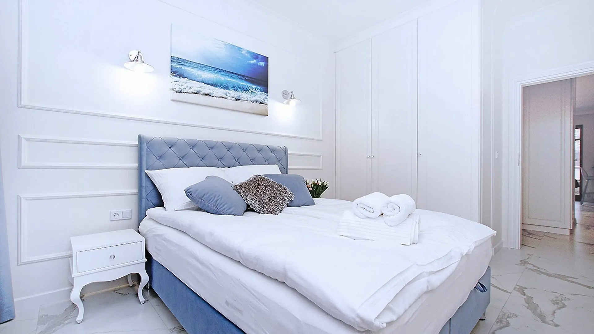 Blue Buddy - Hamptons Gdansk